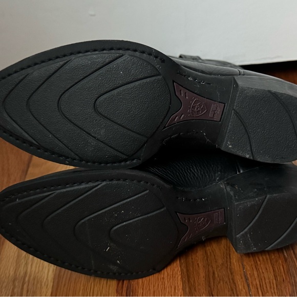 🤠Host Pick🤠 Ariat Men’s Heritage Round Toe Leather Cowboy Boots - Picture 7 of 7